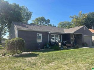 411 N 8th St, Akron, IA 51001