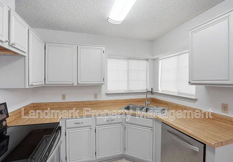 1122 Hidden Creek Dr — Photo 13