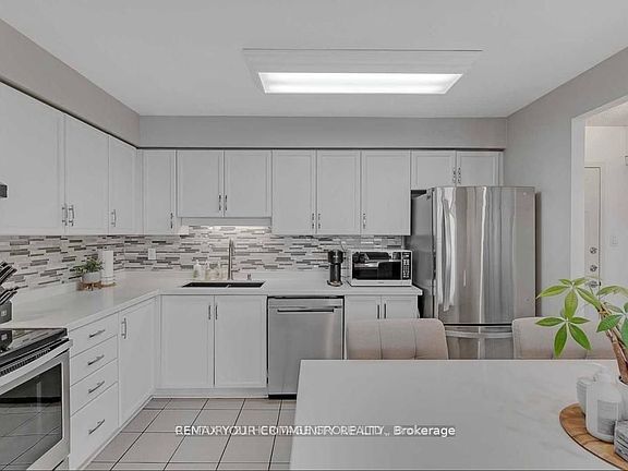 4th image of 309 Major Mackenzie Dr E #1014