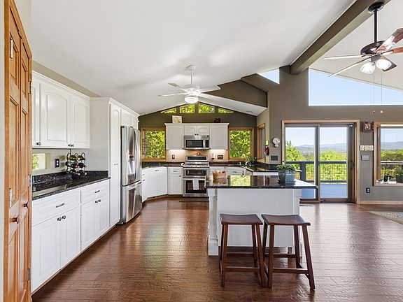 3rd image of 122 Laural Ridge Lane