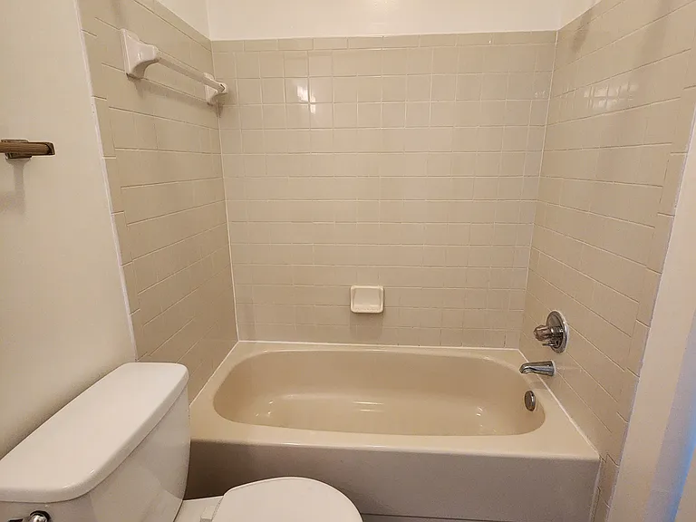 446 E Patrick St #F — Photo 16