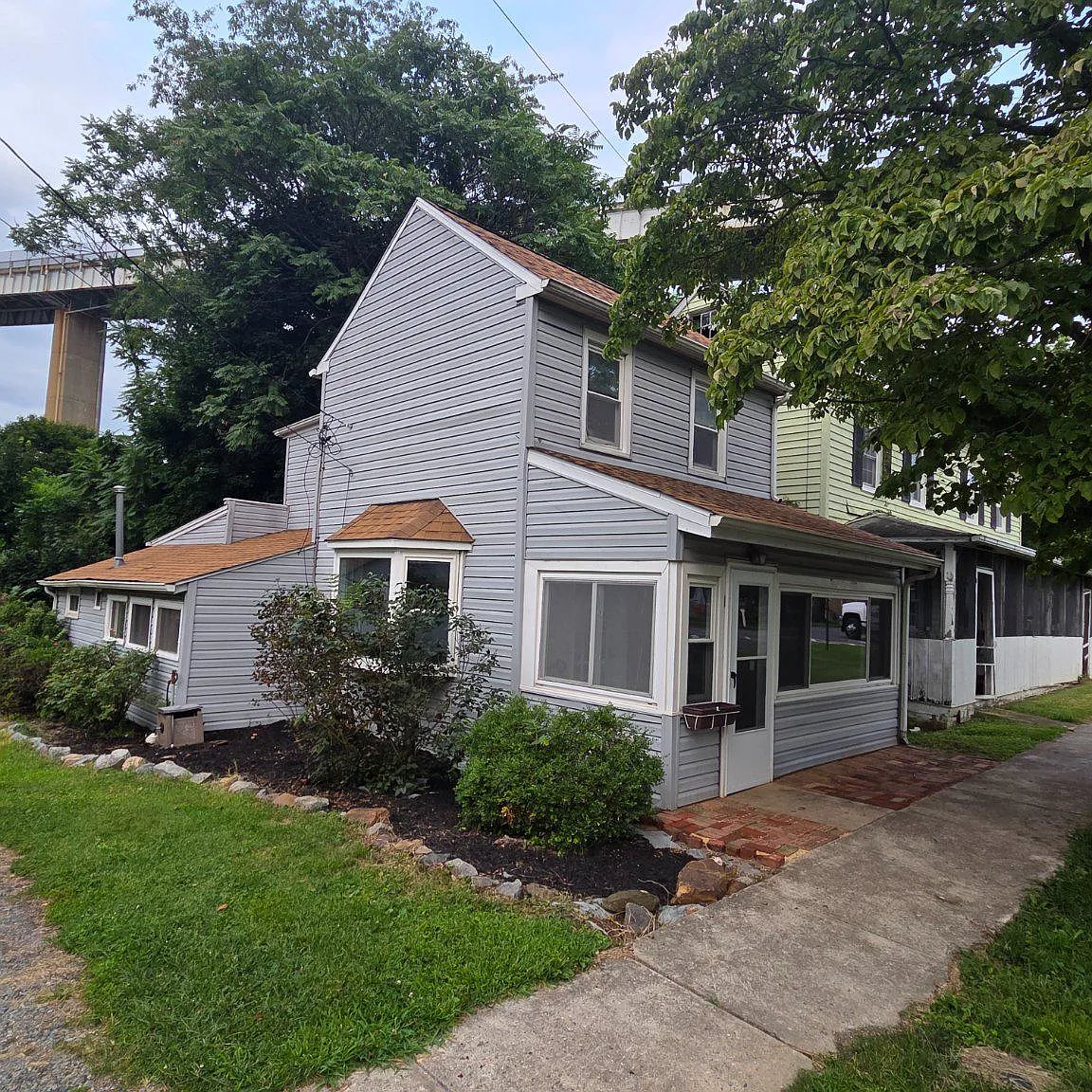 2 bed, 1.5 bath, 1060 sqft, $1,695 — Photo 2