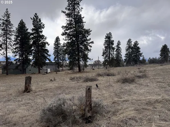 Deerwood Cir #L-8, Chiloquin, OR 97624