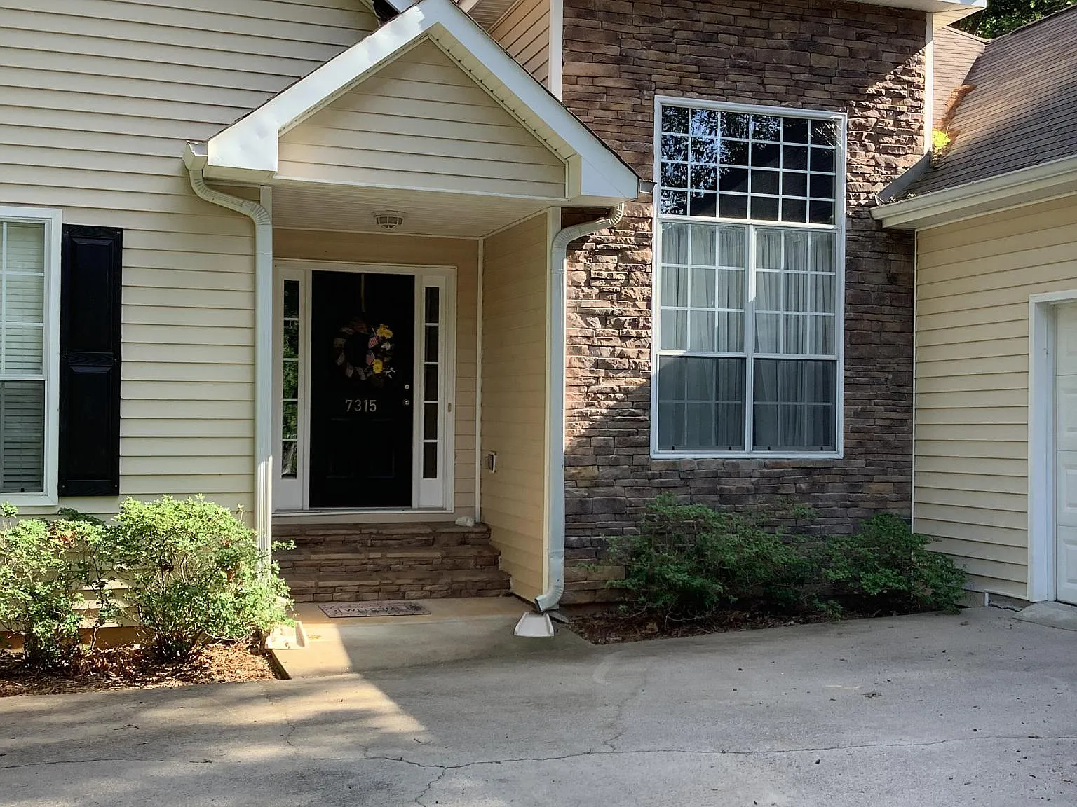 4 bed, 3098 sqft, $3,495 — Photo 2