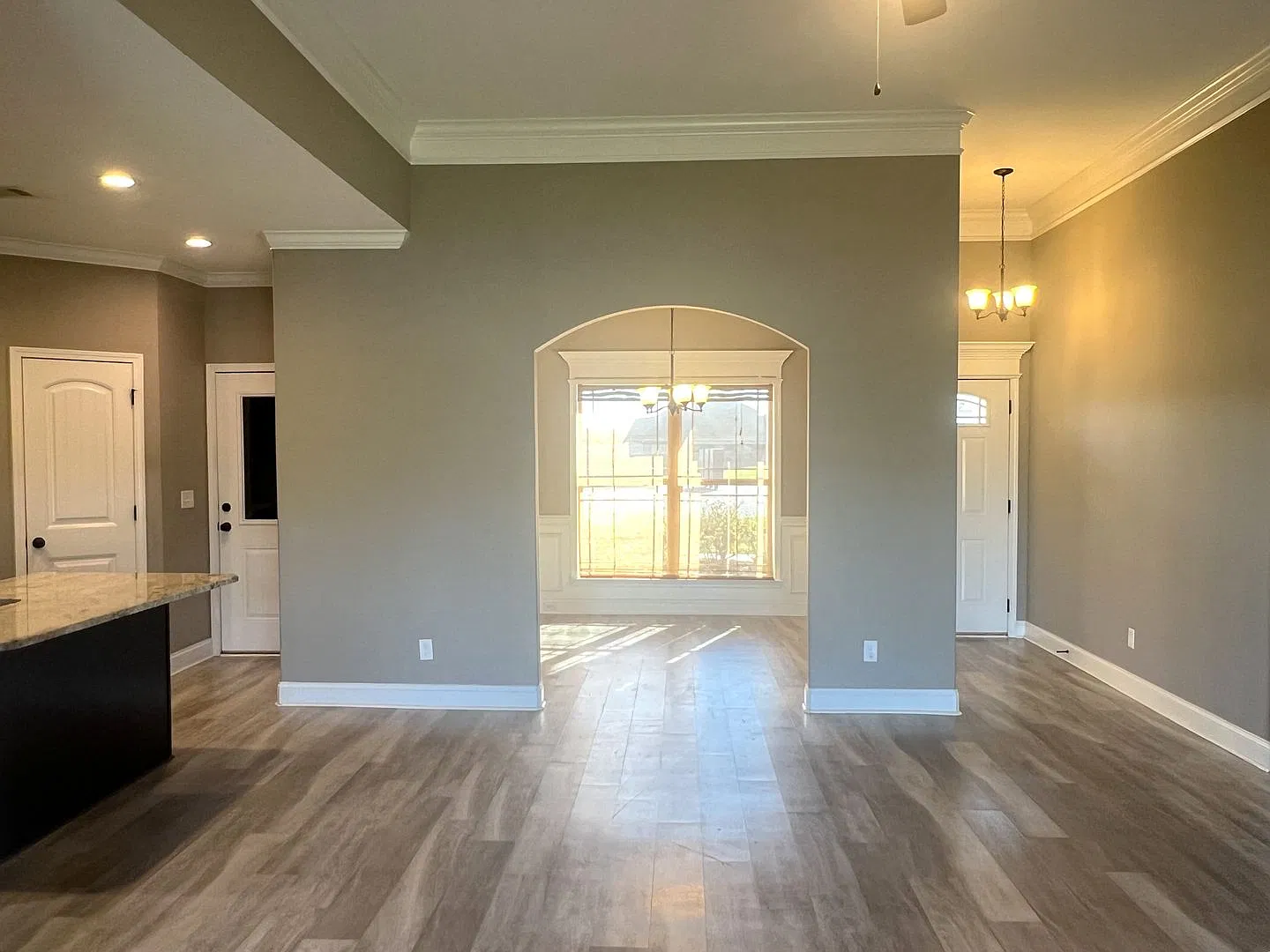 Beautiful Home in Hilltop School Zone — Photo 3
