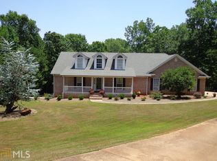 122 Sweetwater Ct, Lagrange, GA 30240