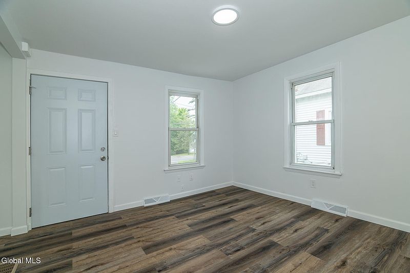 3rd image of 38 Morris Road