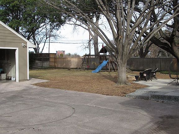 2nd image of 5739 Charlestown Dr