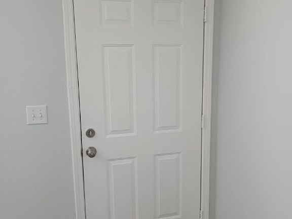 4th image of 2317 Sunrise Ave #3
