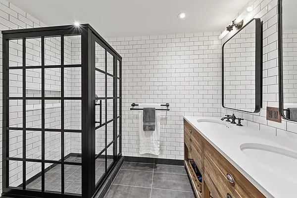 Sold by Warburg | media 6