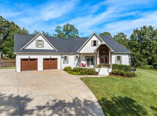 8802 Saint John Rd, Hixson, TN 37343