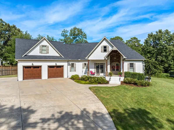 8802 Saint John Rd, Hixson, TN 37343