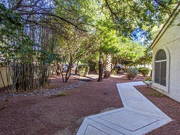 FrontEntryWalkway_9934