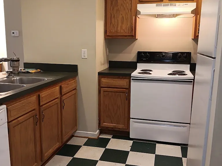 1100 Preston Ave — Photo 5