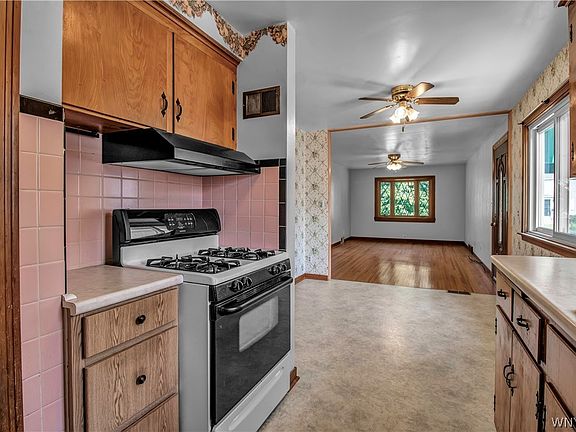 3rd image of 52 Edgewood Ave