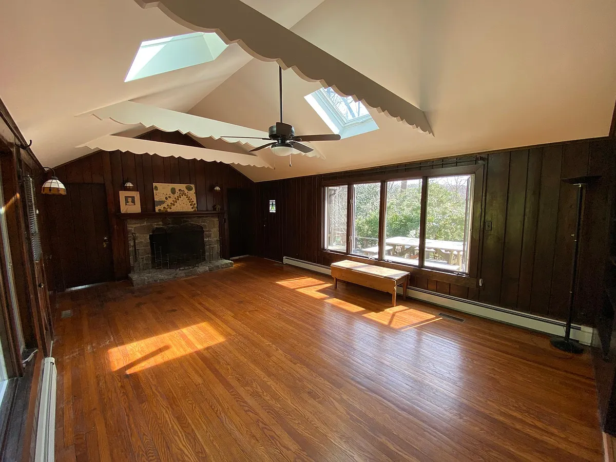 Living room - fireplace with wood insert - 51 Rockledge Rd
