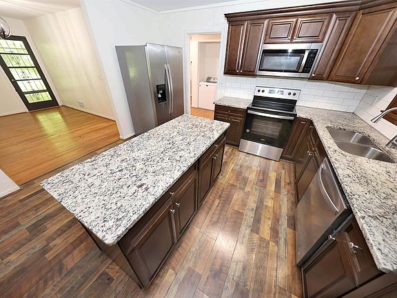 2nd image of 1229 Tanglewood Dr