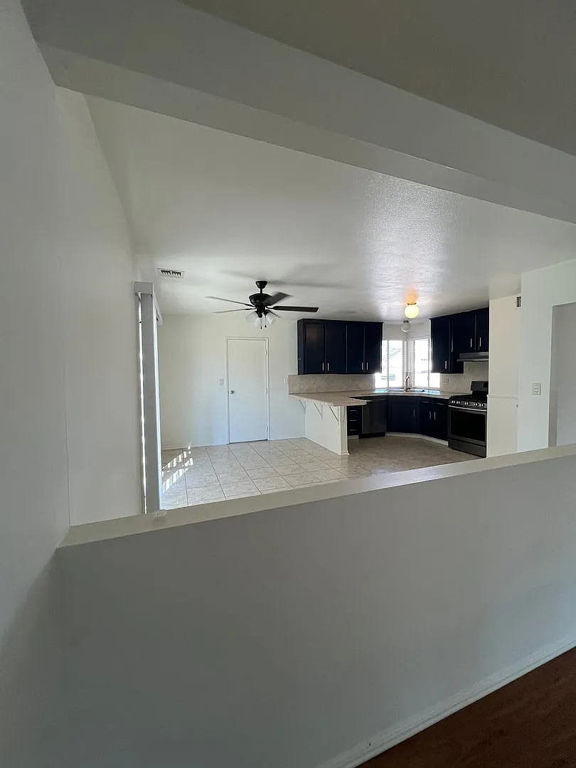 3 bed, 2 bath home, clean and ready for immediate move in — Photo 3