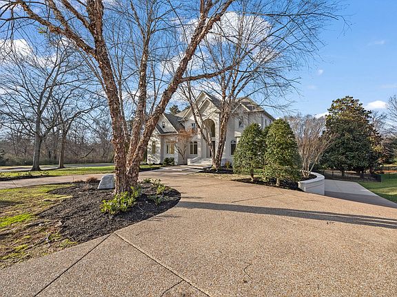 4th image of 833 Highgrove Cir