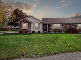 34030 Sycamore Dr, Fraser, MI 48026