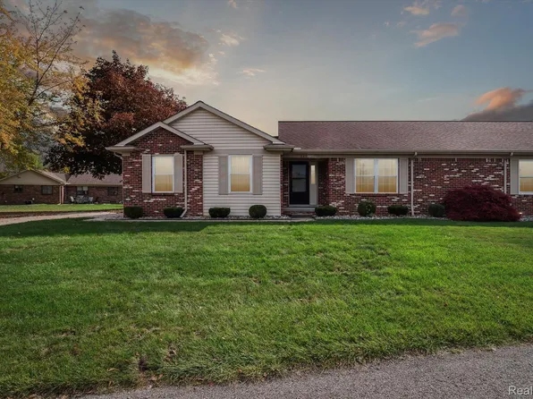 34030 Sycamore Dr, Fraser, MI 48026