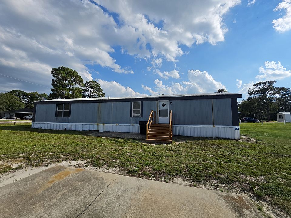 1st image of 105 Colonial Ct