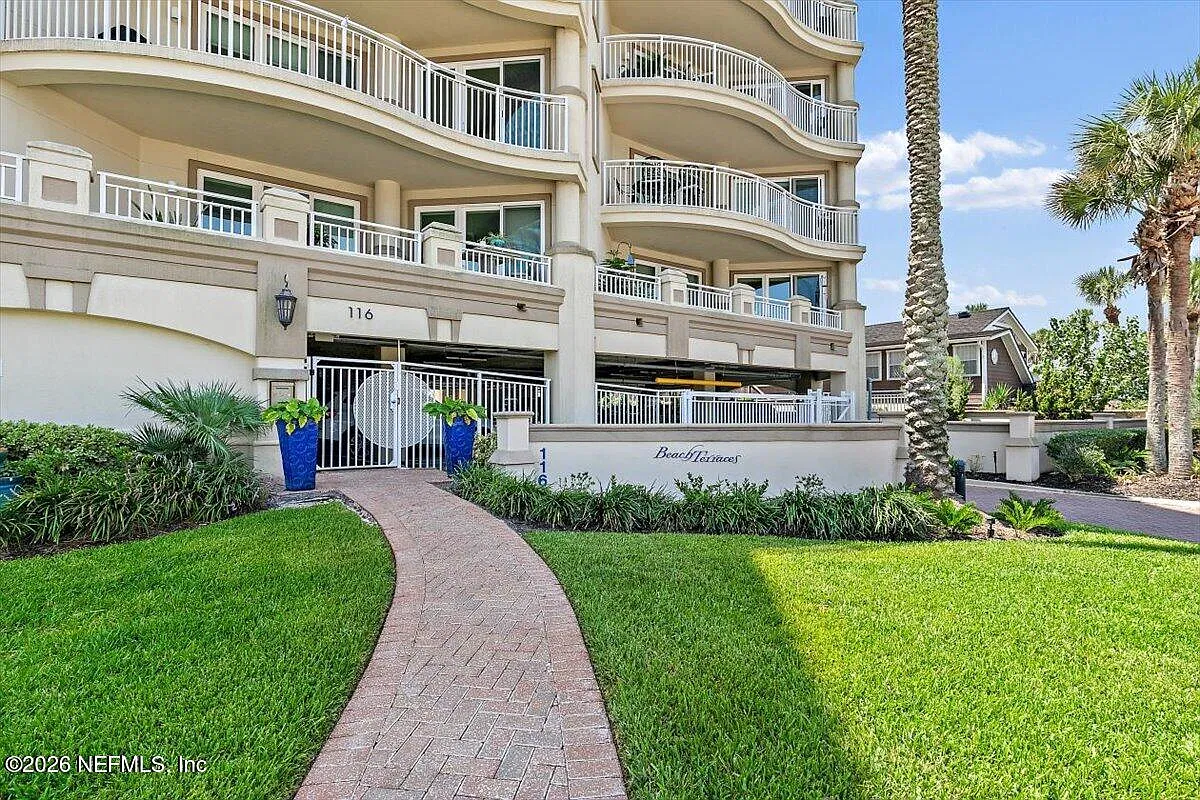 3 bed, 3.0 bath, 2102 sqft, $6,500 — Photo 3