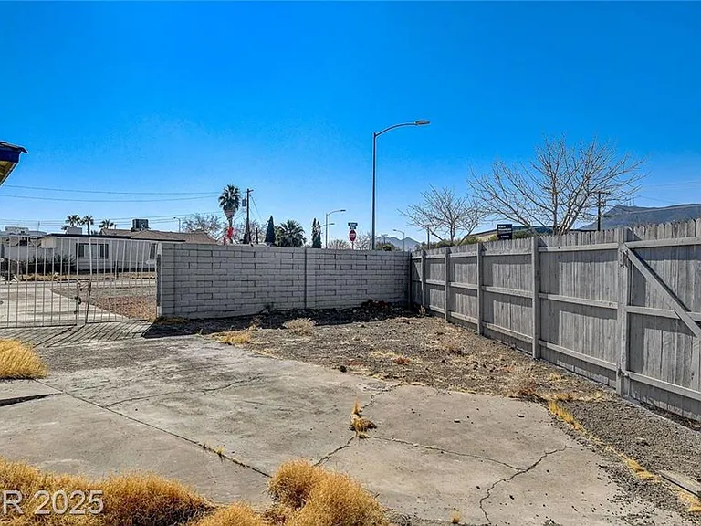 6 Brown St — Photo 17