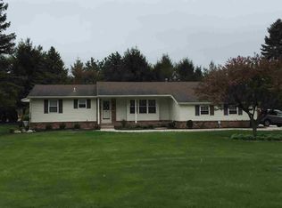 7105 Summerfield Rd, Lambertville, MI 48144