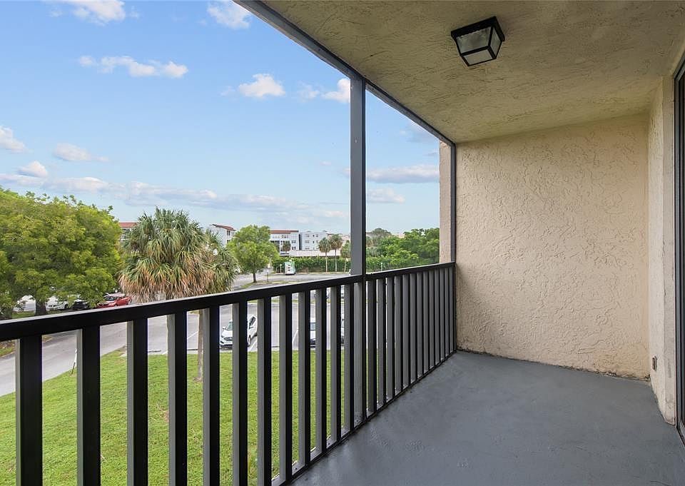 1st image of 2820 Somerset Drive #305