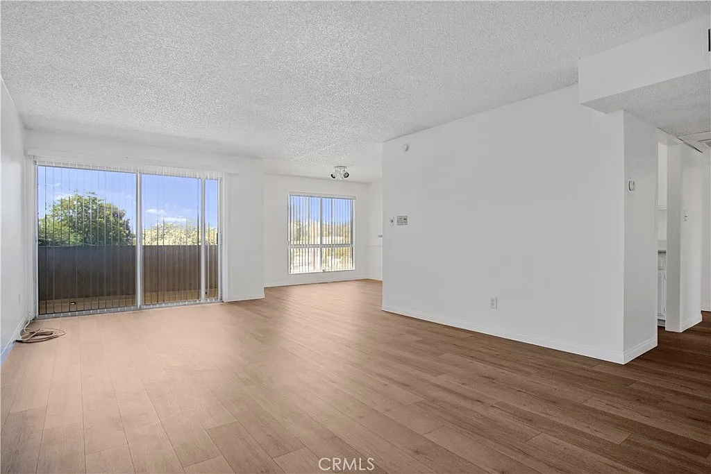 1 bed, 864 sqft, $2,799 — Photo 4