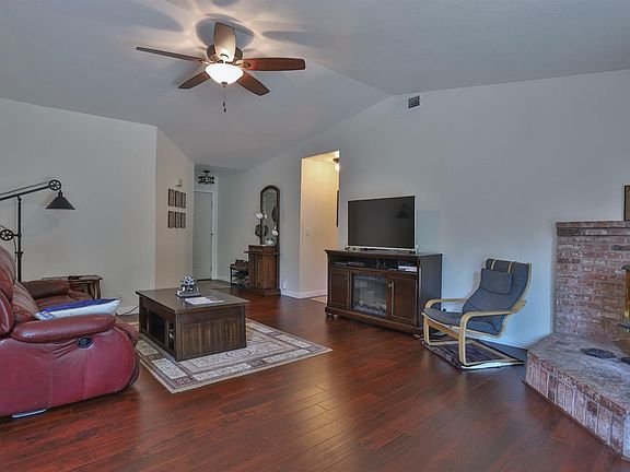 3rd image of 4861 Hillbrook Dr