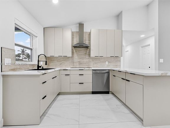 2nd image of 5560 SW 98th Way