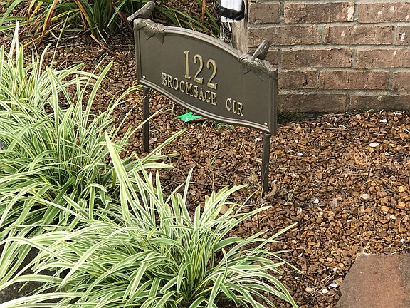 5th image of 122 Broomsage Cir