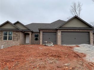 1108 Hickory St, Cave Springs, AR 72718