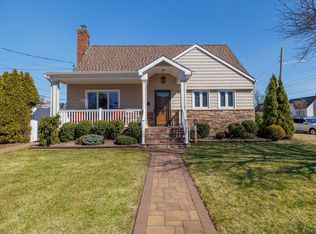 5 Crocus Ave, Merrick, NY 11566