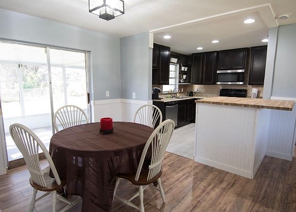 5th image of 458 Coral Ave SE