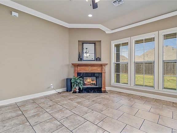 4th image of 792 Hackberry Dr