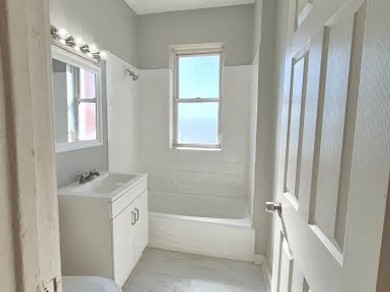 5735 W Washington — Photo 15