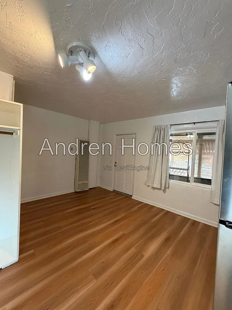 1 bed, 1.0 bath, 320 sqft, $1,450 — Photo 2