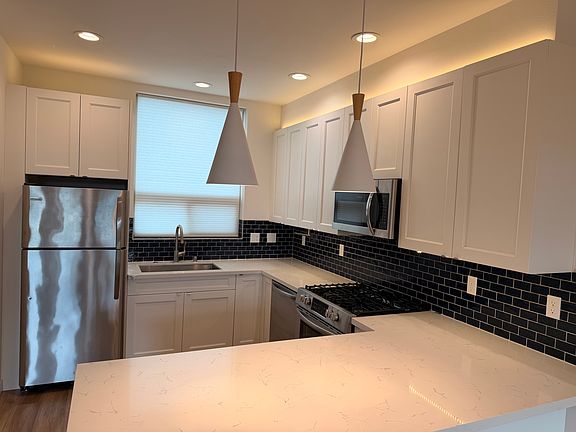 5th image of 2624B SW Genesee St