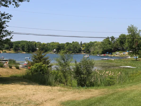 200 Oak Grove Dr, Brooklyn, MI 49230