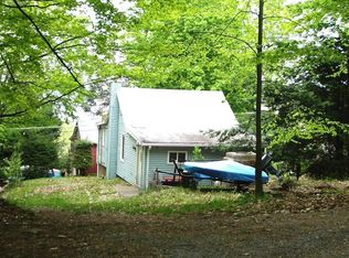 49 Paupack Rd, Greentown, PA 18426