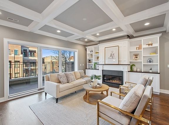 2nd image of 1321 W Wrightwood Ave #1