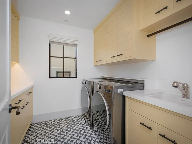 2903 Manhattan Ave — Photo 24