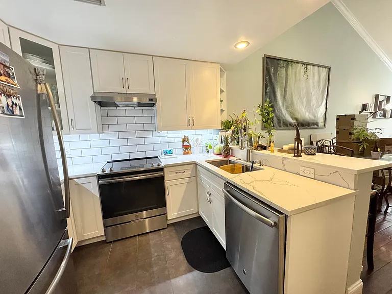 7174 Sportsman Dr — Photo 2