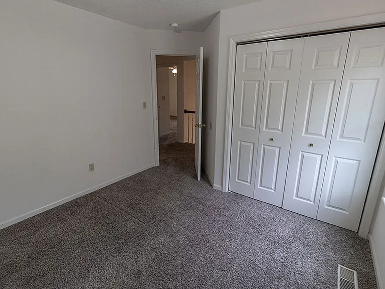 212-214 Nikki Way — Photo 26
