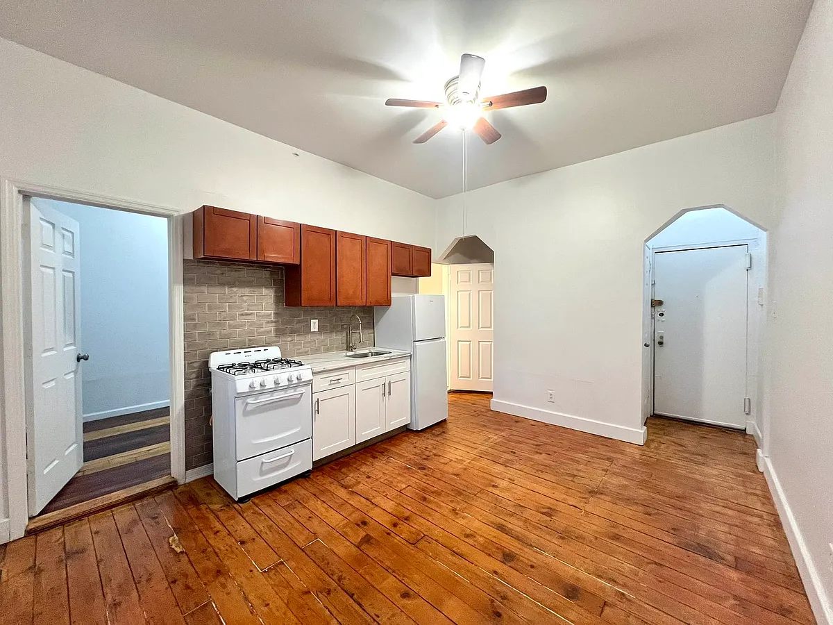 Building Photo - 140 Franklin Ave #4B