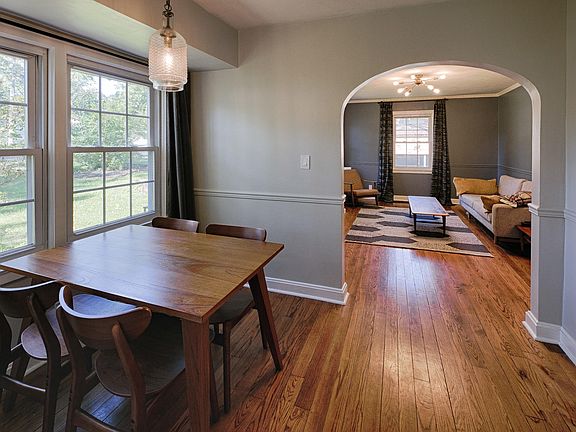 5th image of 208 Colonial Dr