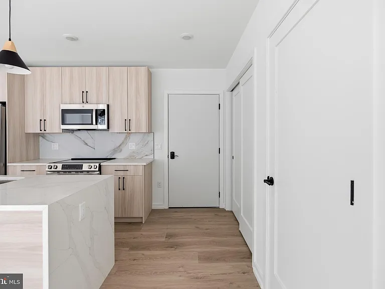 208 Vine St #2C — Photo 3